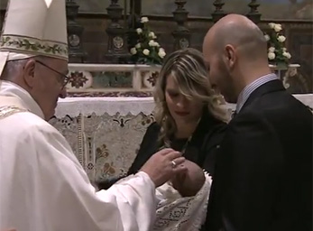 Papst Franziskus / screenshot ORF Taufen in der Sixtina