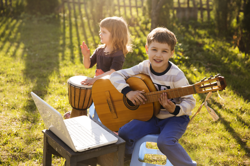 Kinder musizieren