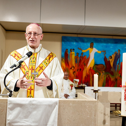 Weihe Altarbild AKH / Erzdiözese Wien/ Schönlaub, Stephan Schönlaub