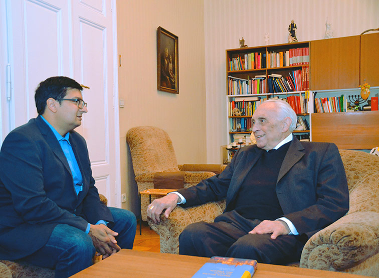 Stefan Hauser interviewt Weihbischof Helmut Krätzl 